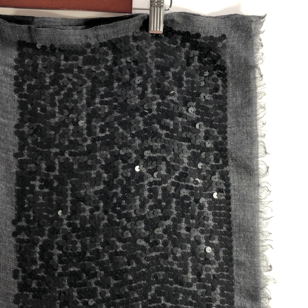 Woman Indian wool black scaly scarf - Picture 3 of 7